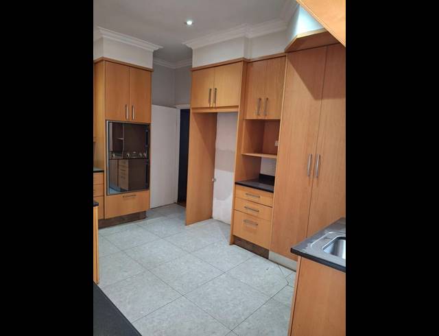 4 BEDROOM PROPERTY TO RENT IN EMMARENTIA